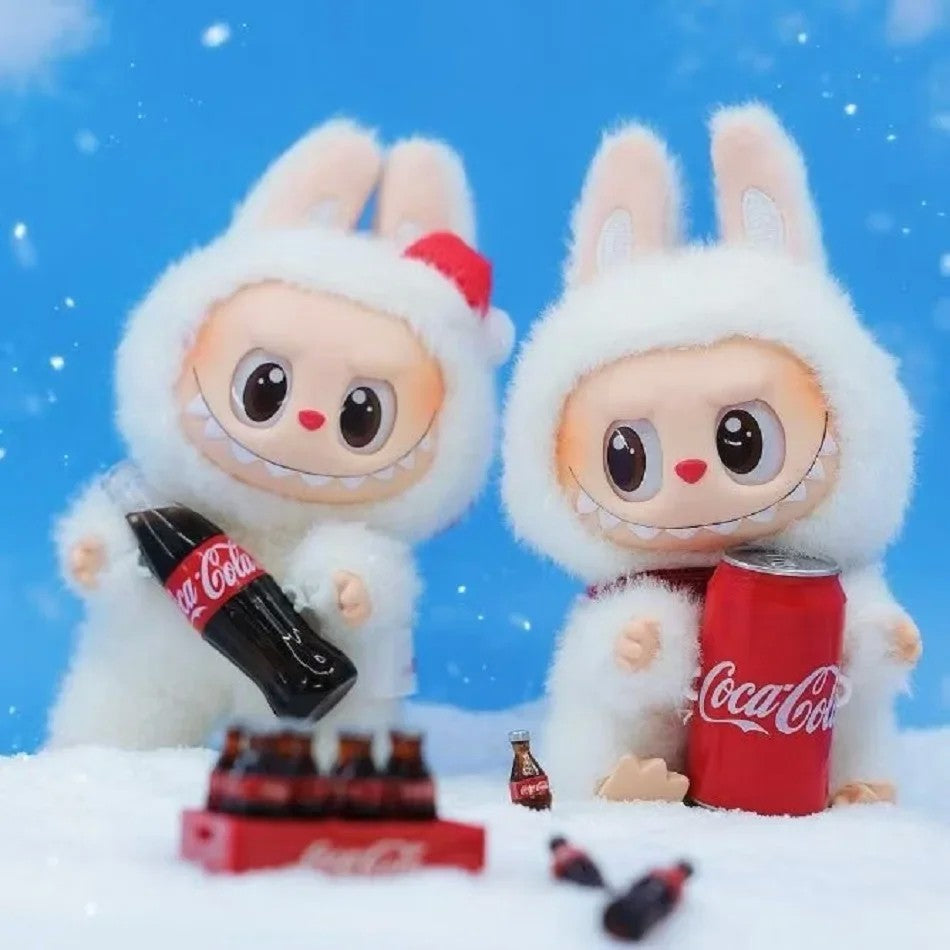 Brinquedo Pelúcia Miniatura Labubu Coca-Cola