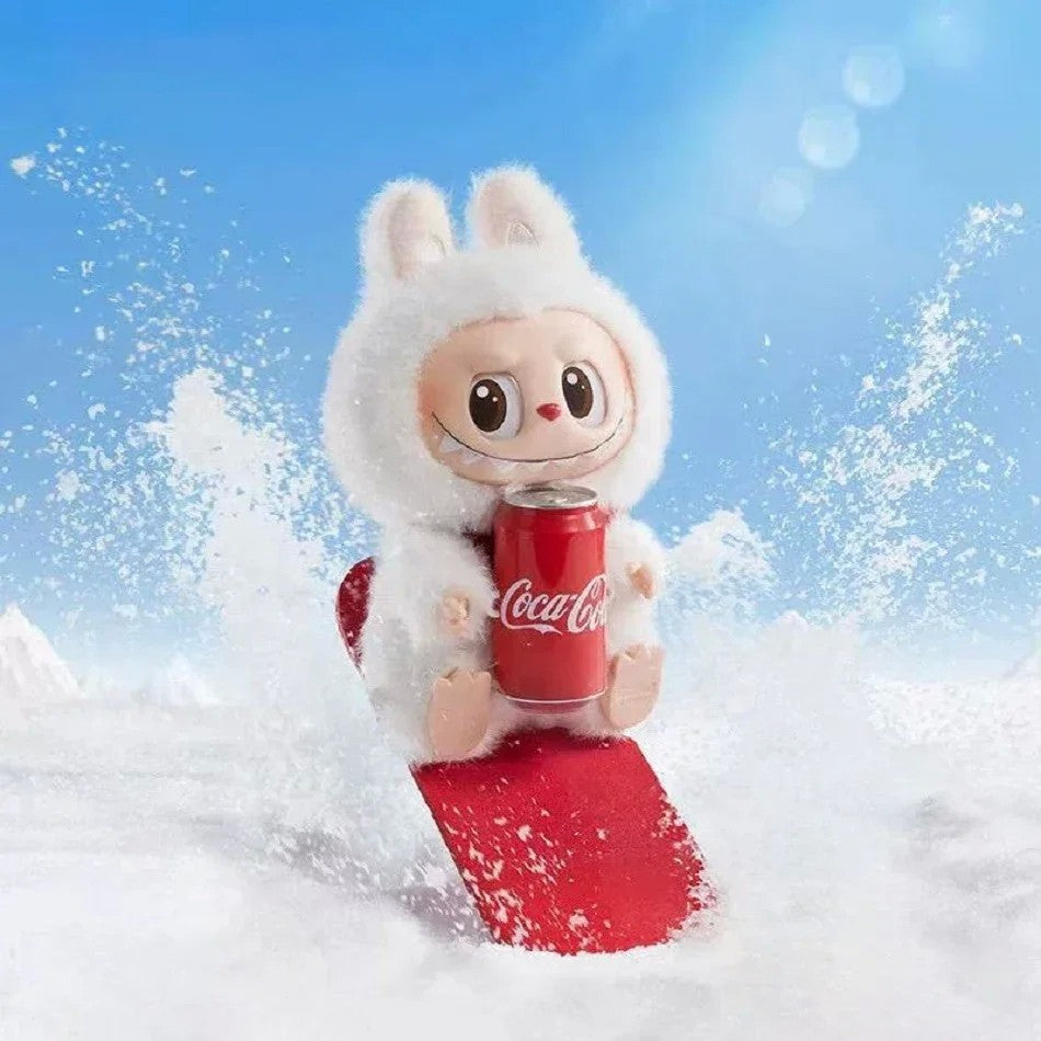 Brinquedo Pelúcia Miniatura Labubu Coca-Cola
